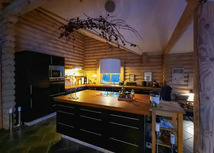 Casa de Férias Round Timber House In Forest Near Mariager *